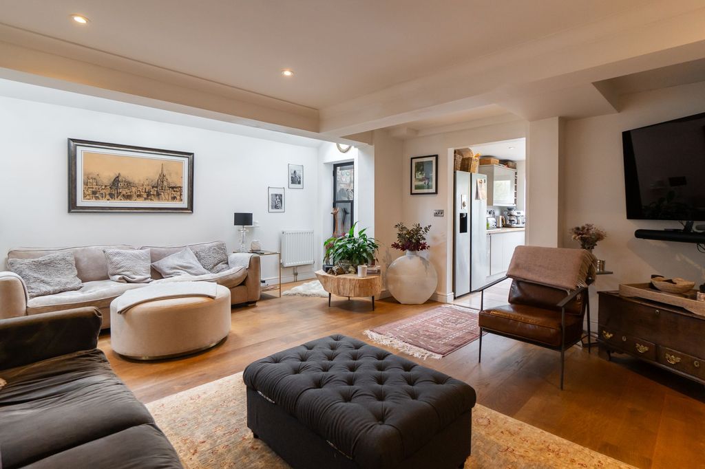 Property photo 3 of 27