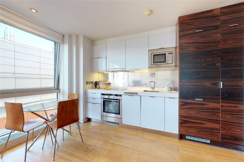 Property photo 2 of 9 Kitchen/Reception