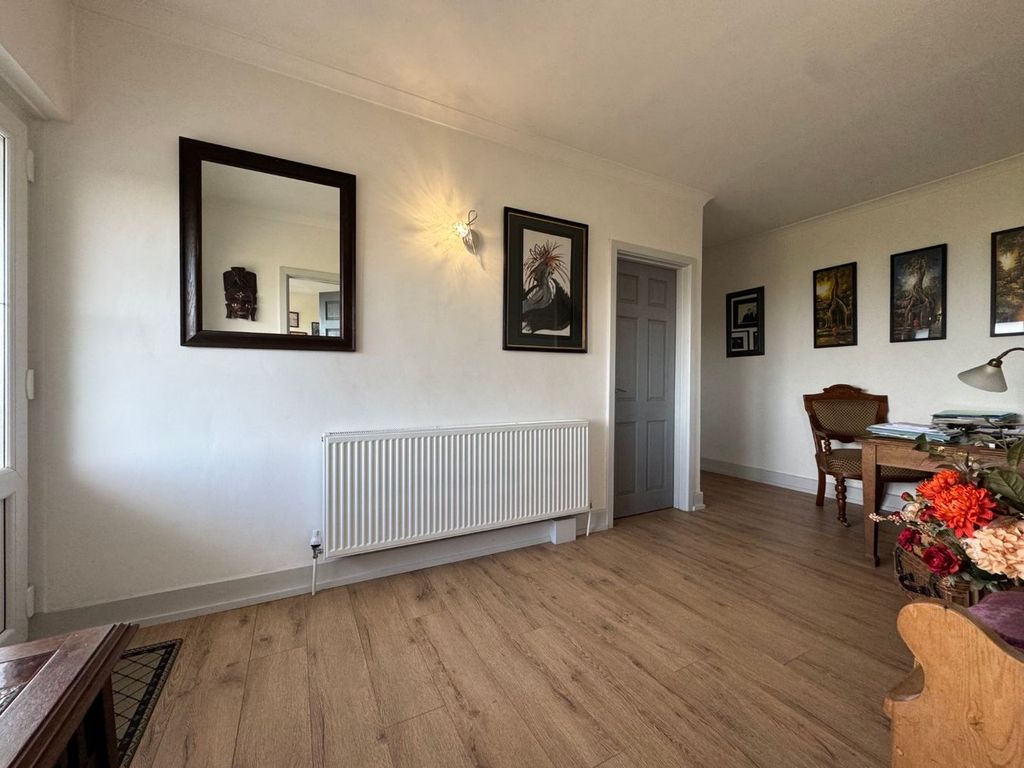 Property photo 2 of 27