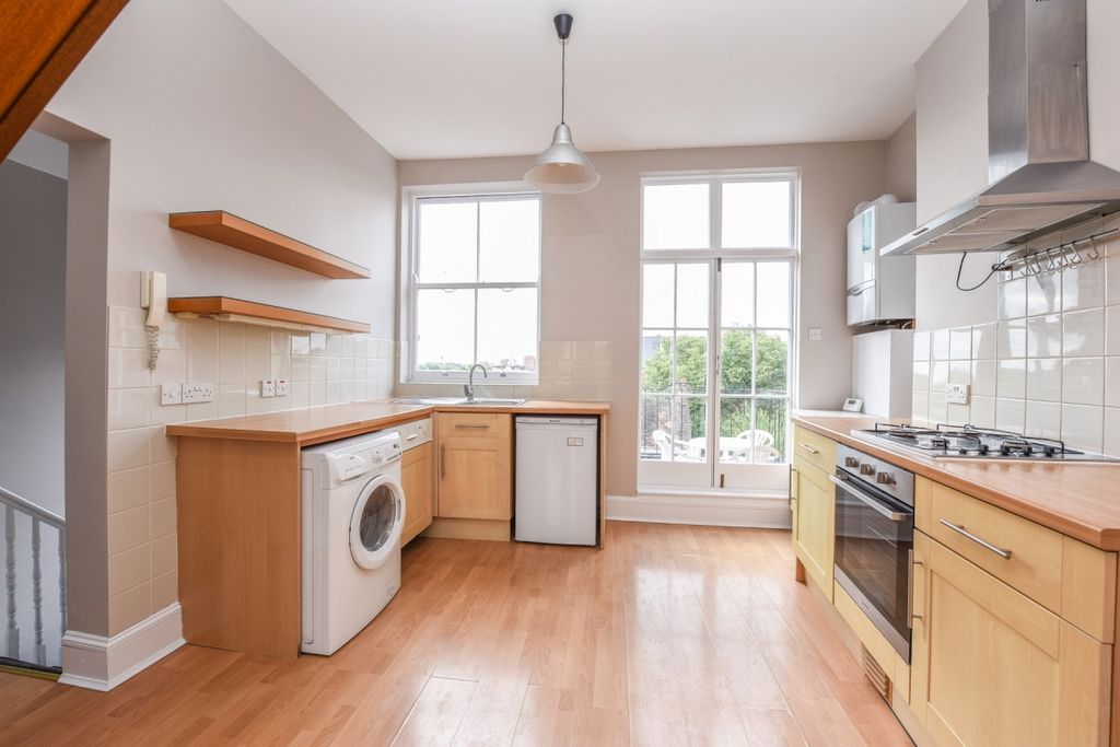 Property photo 1 of 9 3