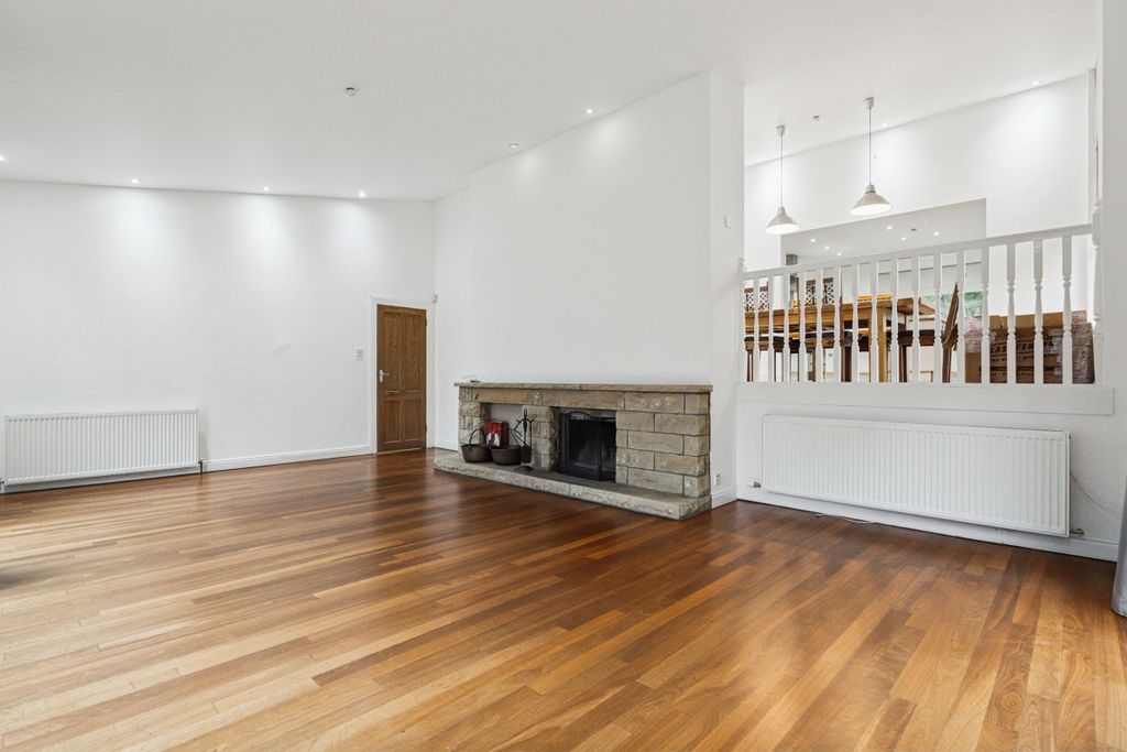 Property photo 3 of 28