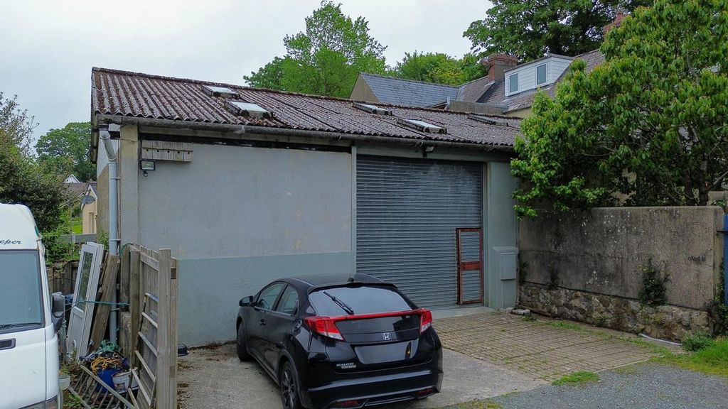 Property photo 2 of 10
