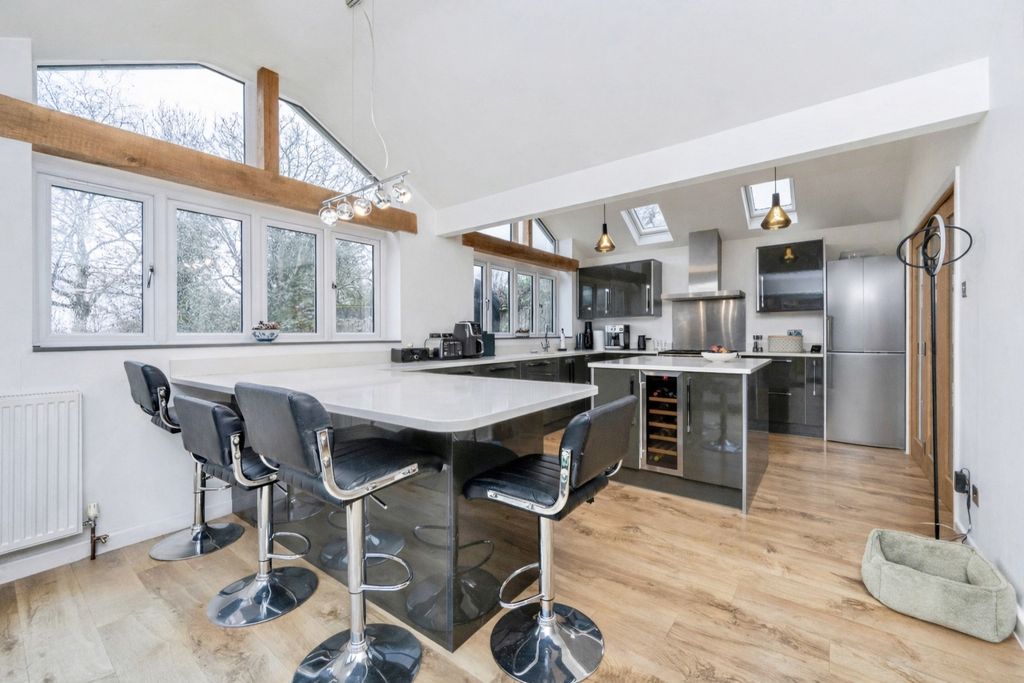 Property photo 3 of 23