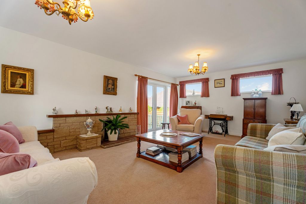 Property photo 3 of 32