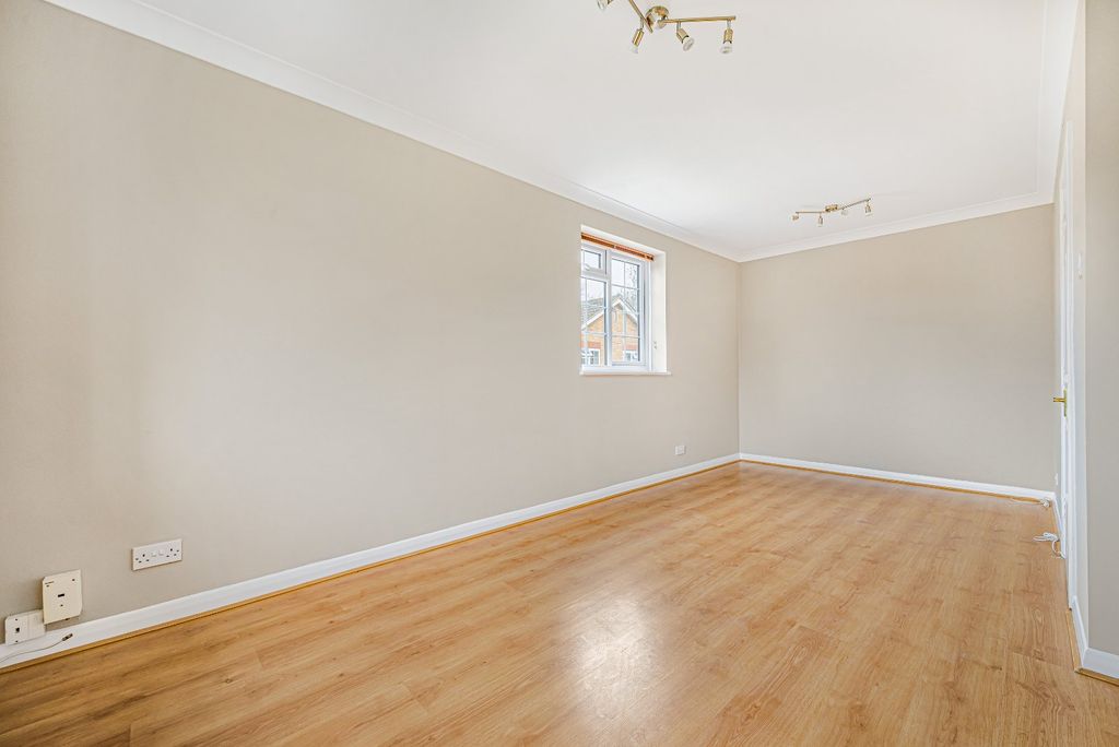 Property photo 1 of 9 Living Room