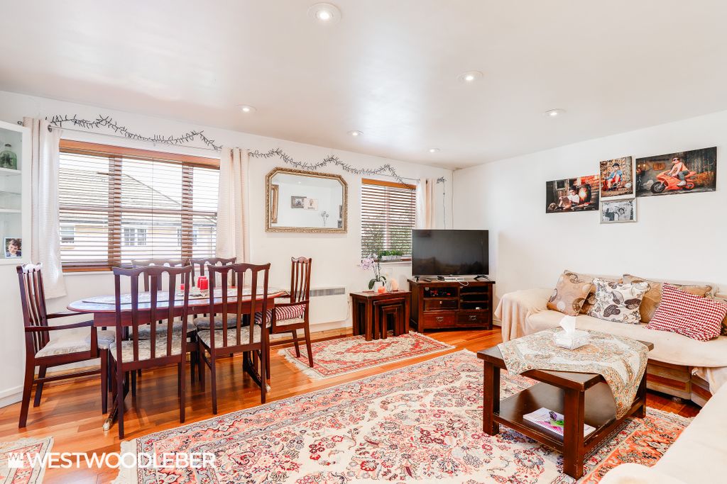 Property photo 3 of 9