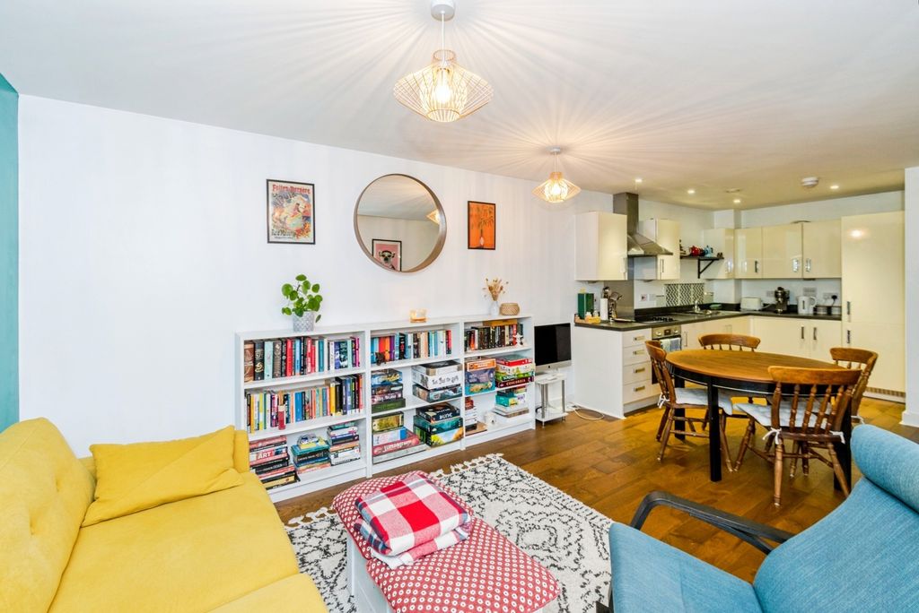 Property photo 2 of 12 Pbox-Img.Jpg
