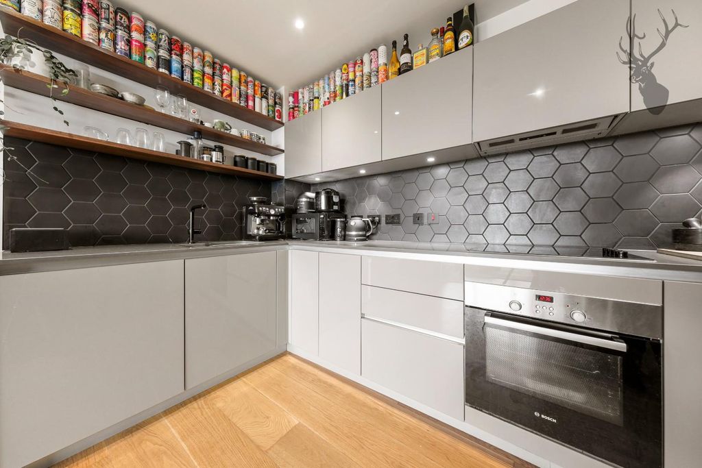 Property photo 2 of 28