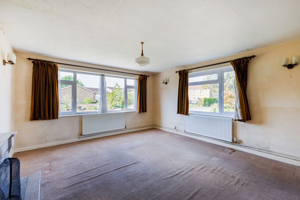 Property photo 2 of 9 Sitting Room