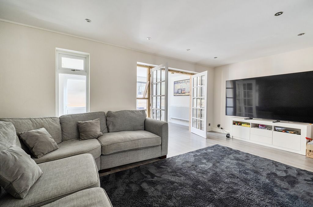 Property photo 3 of 18 1466417-6-6A18271...