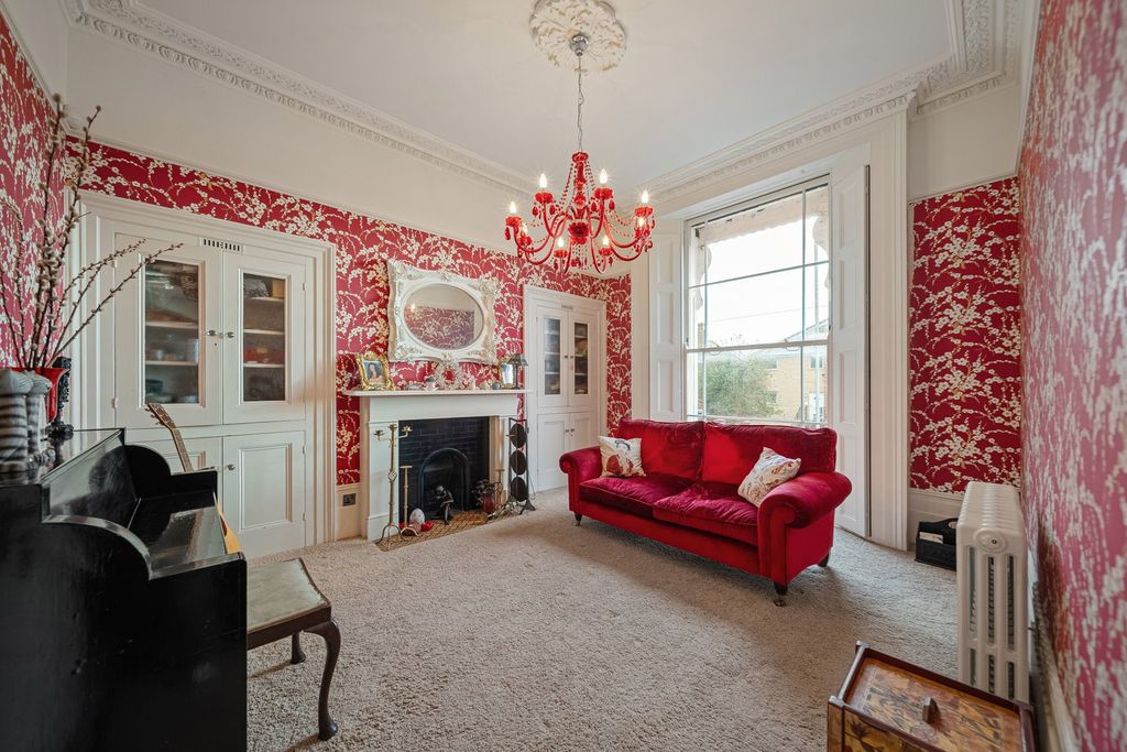 Property photo 3 of 33