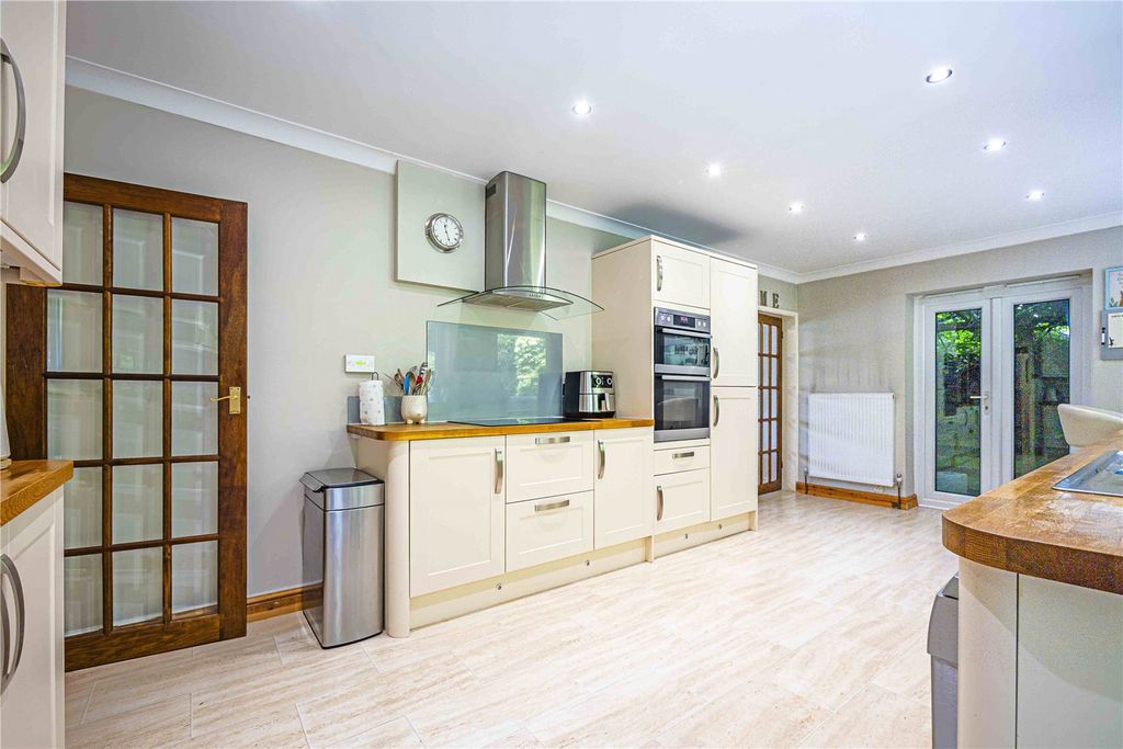 Property photo 2 of 27 Picture No. 37