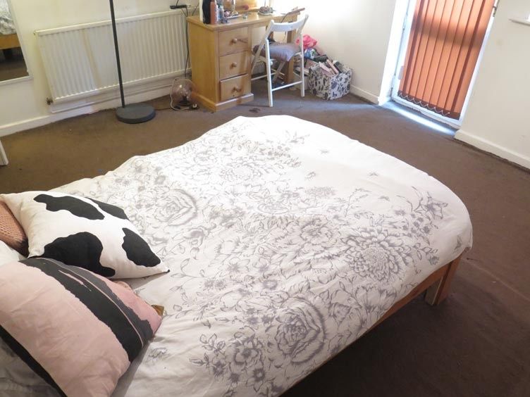 Property photo 3 of 17 A Spacious And Neatly Maintained Double Bedroom Wi...