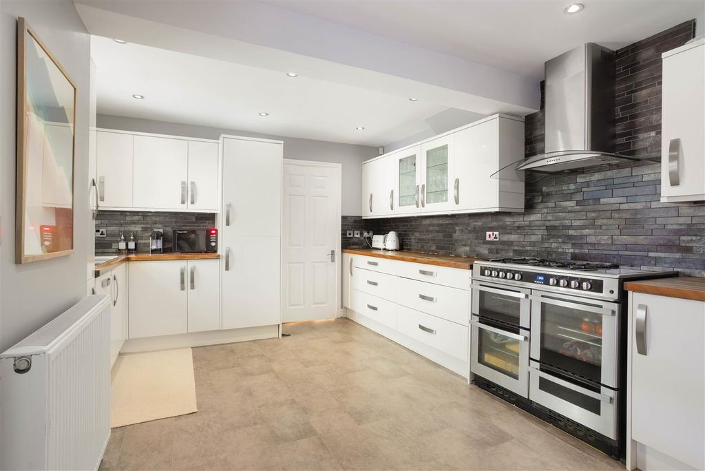 Property photo 2 of 19 00006.Jpg