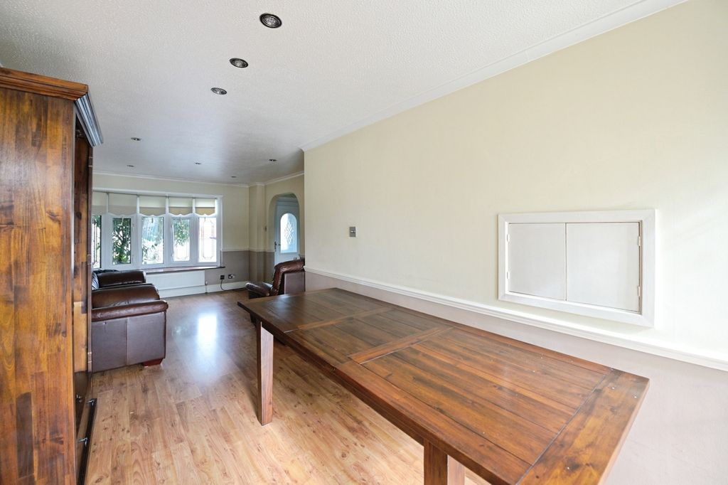 Property photo 3 of 17 Pbox-Img.Jpg