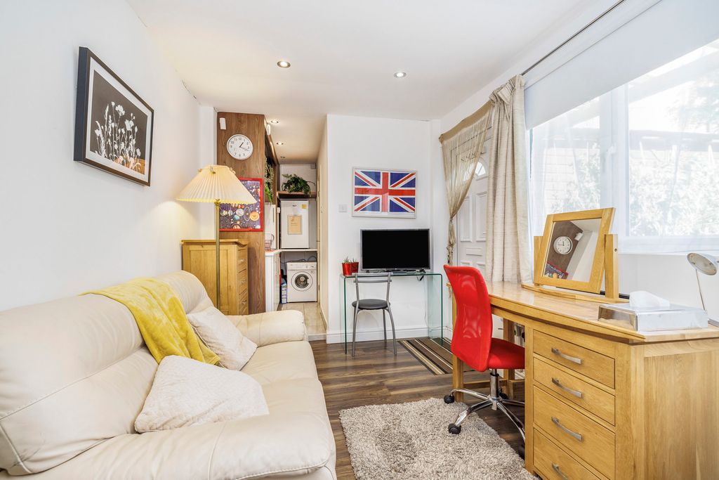 Property photo 3 of 9 Pbox-Img.Jpg