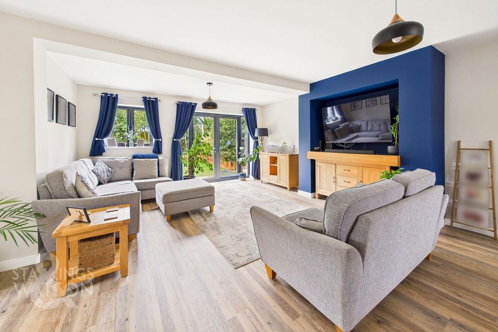 Property photo 2 of 27