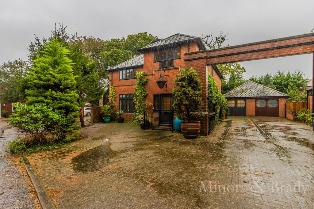 Property photo 1 of 28