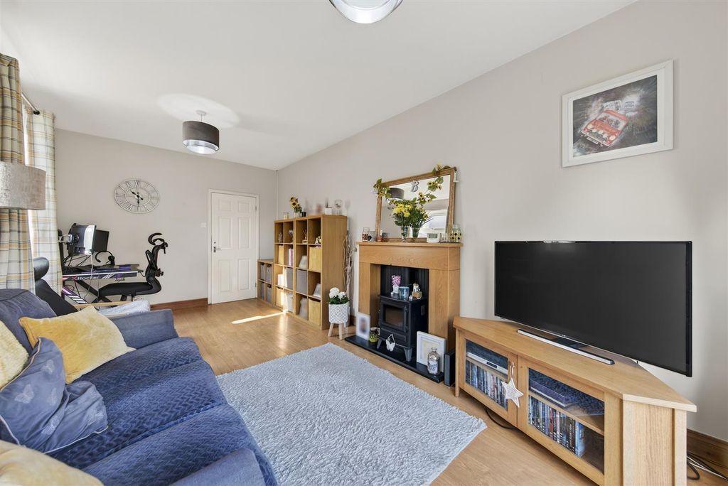 Property photo 3 of 17 156Ruskinrdweb23.Jpg