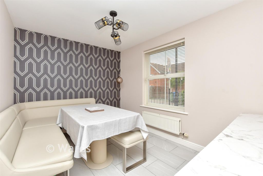 Property photo 3 of 14 Dining Area