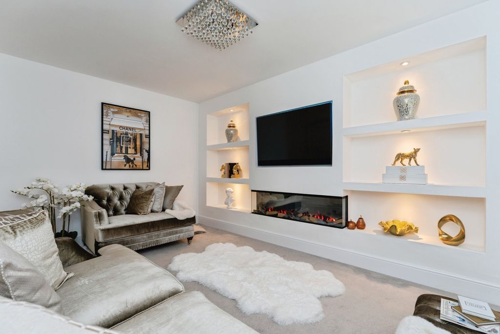 Property photo 1 of 41 Lounge
