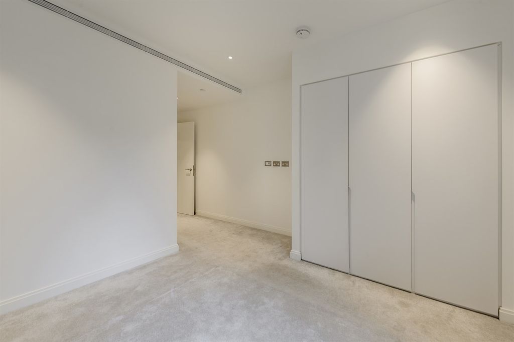 Property photo 2 of 13 (Main)