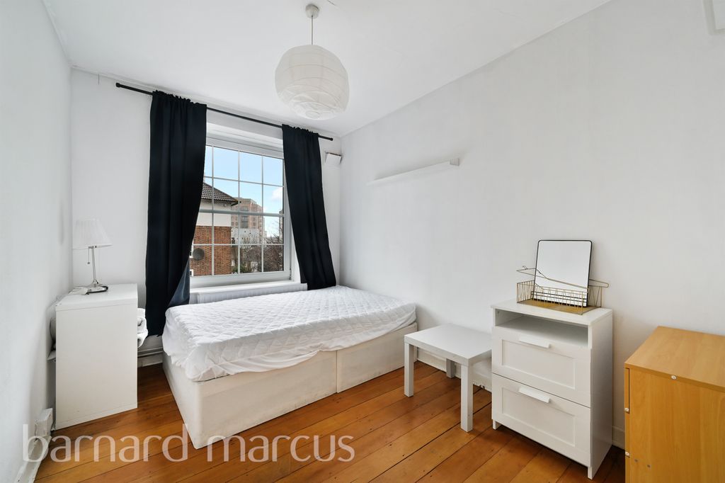 Property photo 3 of 6 Bedroom