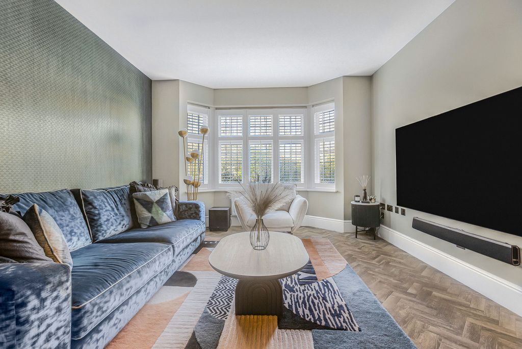 Property photo 2 of 24