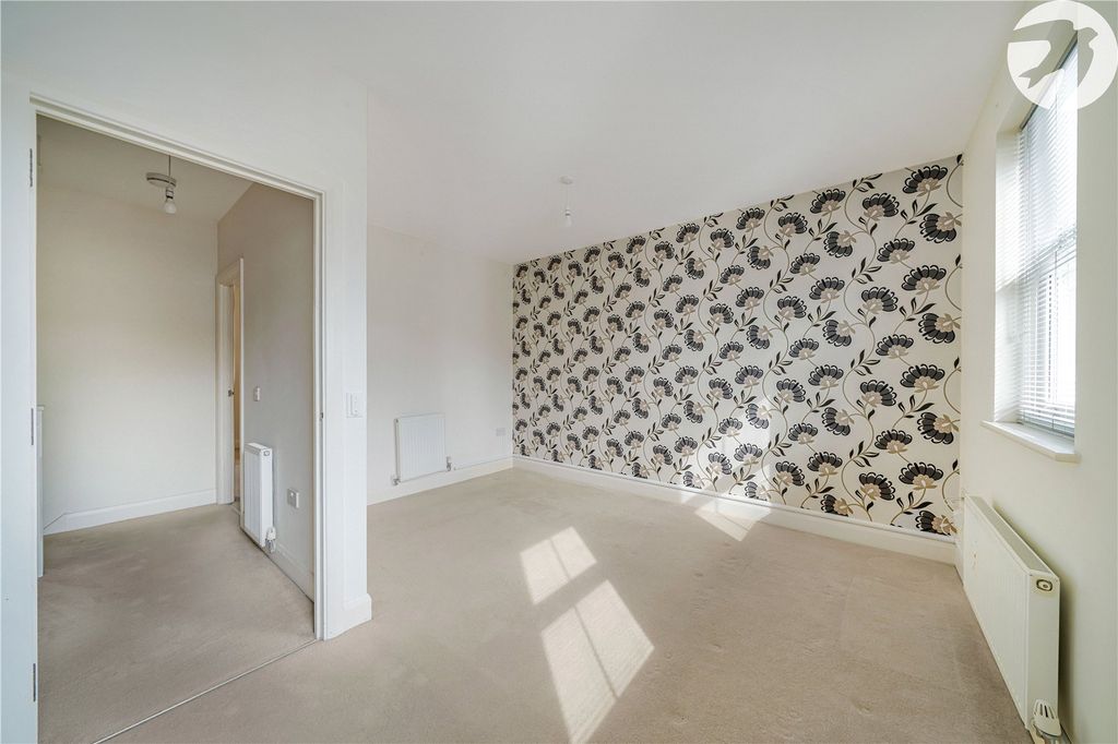 Property photo 3 of 30 Lounge