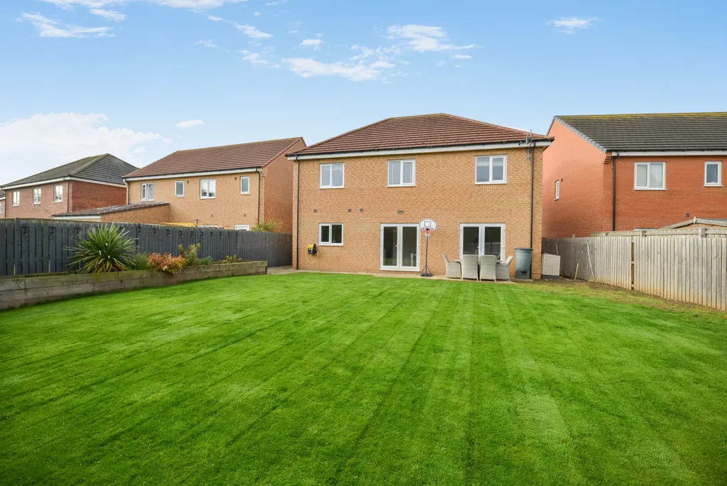 House in Middlesbrough, Hemlington - More