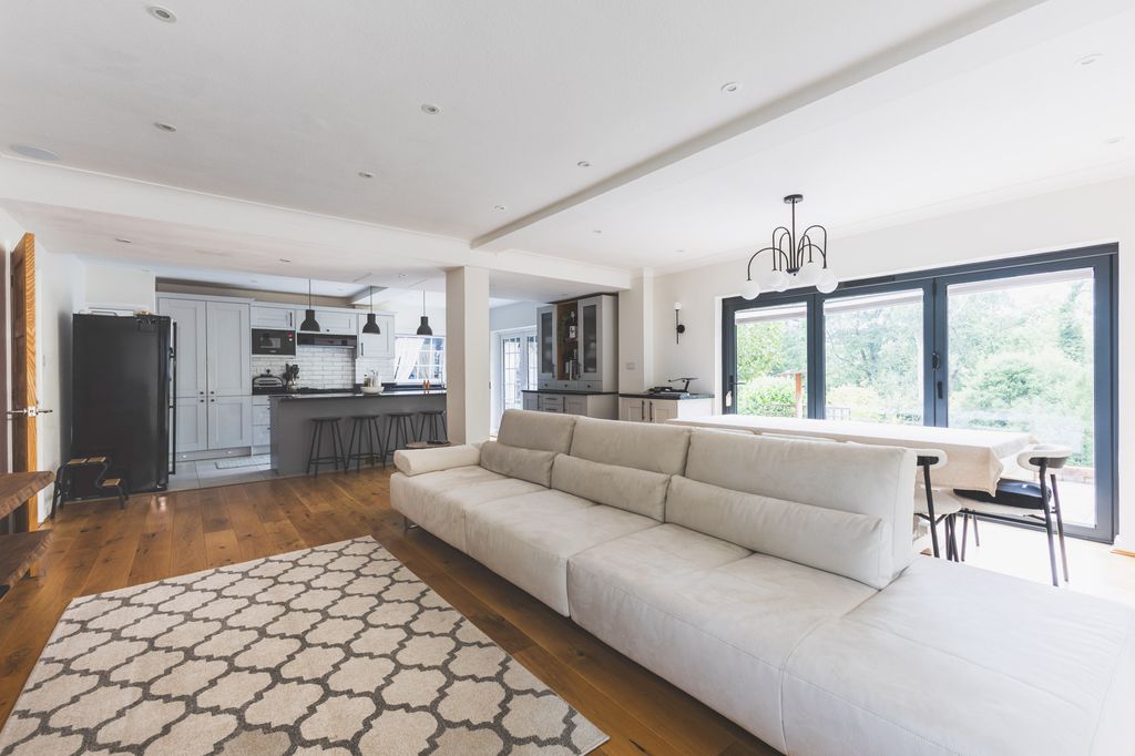 Property photo 2 of 32