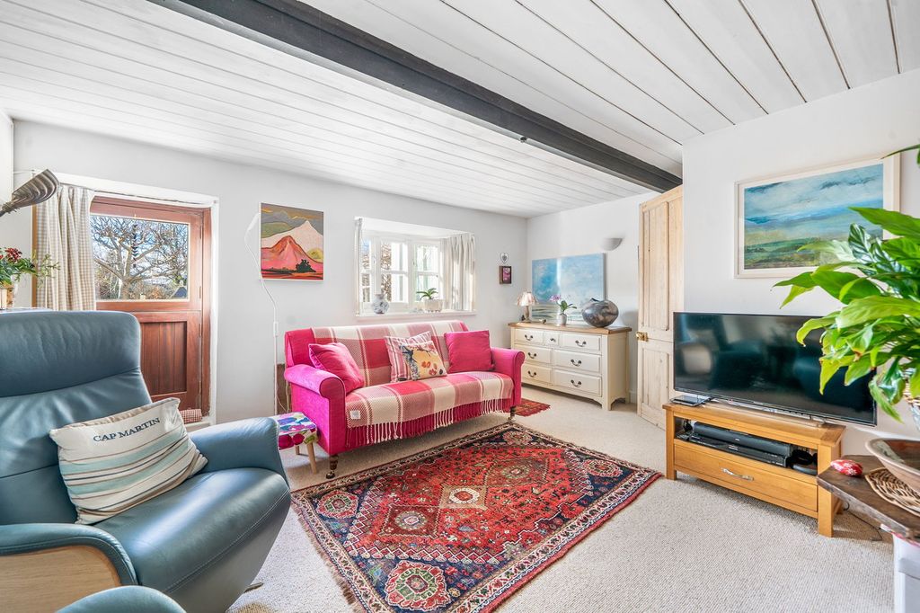 Property photo 2 of 25