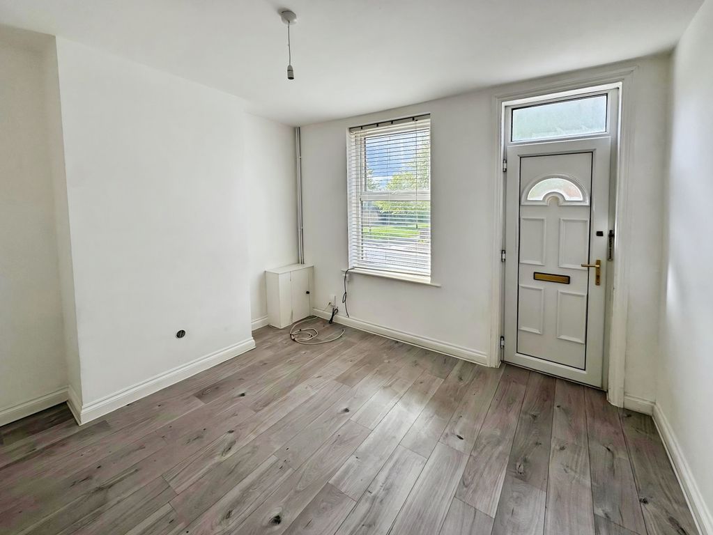 Property photo 2 of 16 431760c9-9B7Cb4A9-2867-49Eb-9d83-c52F5Ccf270d