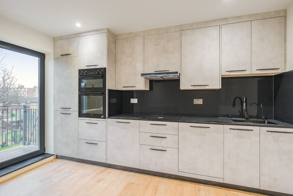 Property photo 3 of 12 5909222