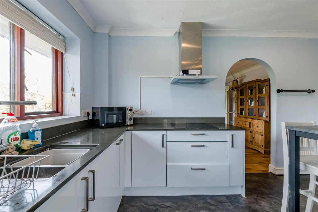 Property photo 3 of 34