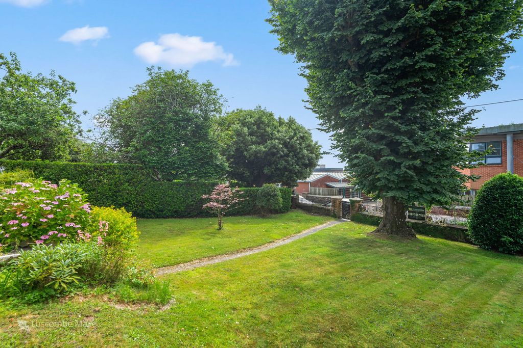 Property photo 3 of 12