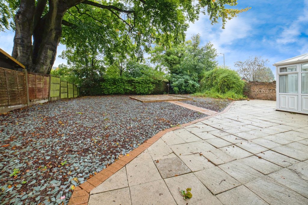 Property photo 3 of 16 Garden