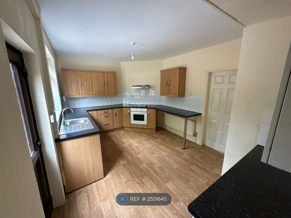 Property photo 2 of 8 Kitchen