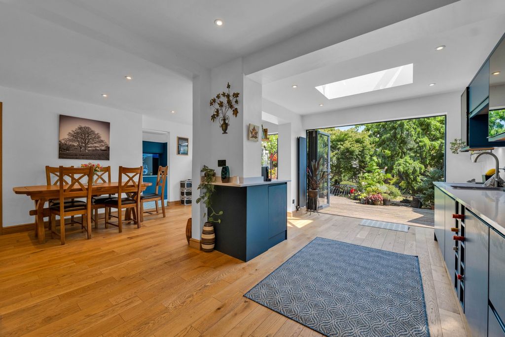 Property photo 3 of 40