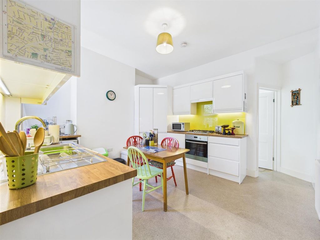 Property photo 3 of 14 Cam01358G0-Pr0165-Still009.Jpg