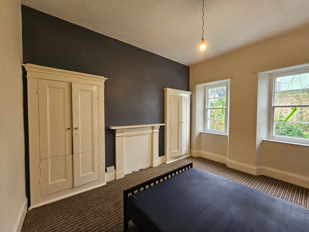 Property photo 1 of 3