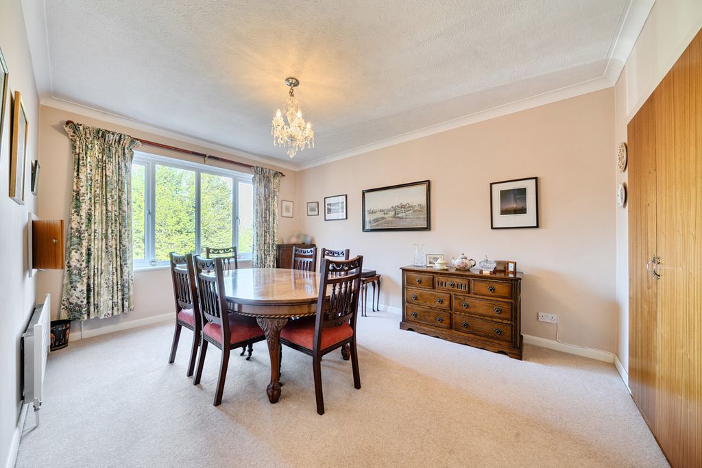 Property photo 3 of 20 1447274-11-69E893...