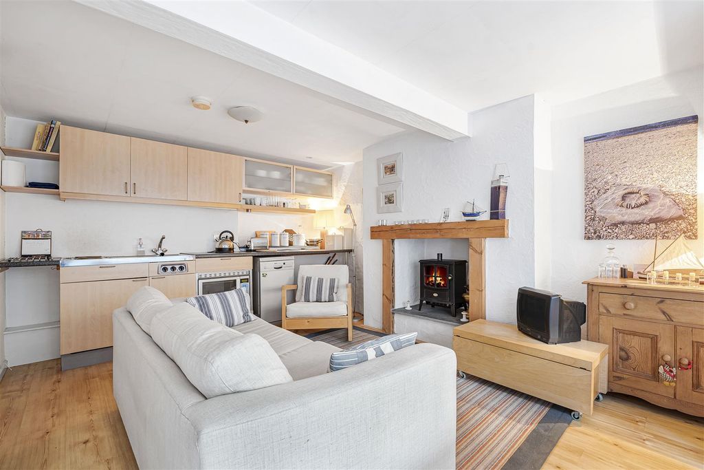 Property photo 2 of 18