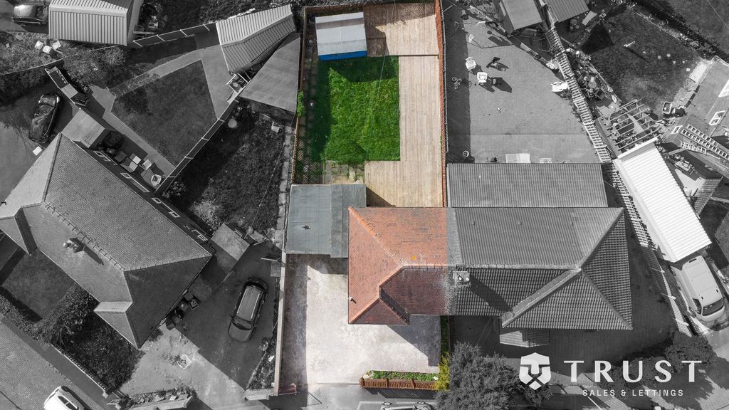 Property photo 2 of 31