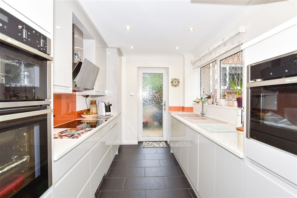 Property photo 3 of 19 Kitchen