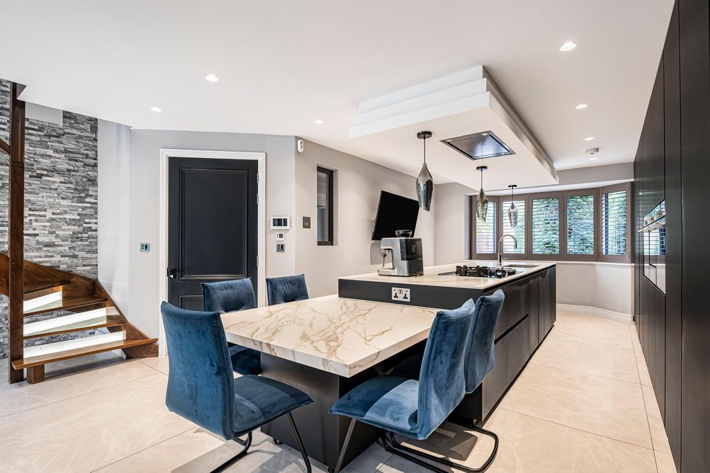 Property photo 3 of 25 Kitchen/Diner