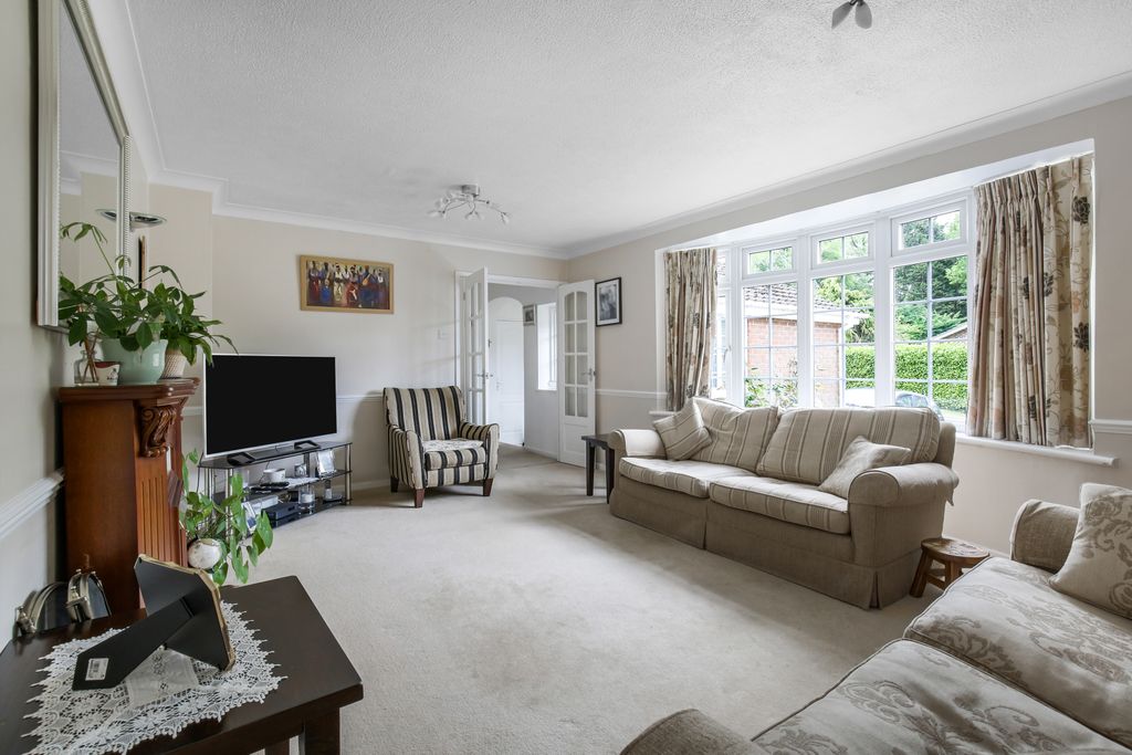 Property photo 2 of 27 1697665535 - 1 Boxford Close, Cr2 - 27