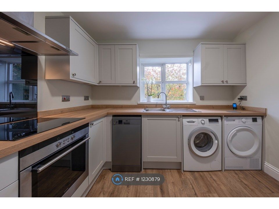 Property photo 2 of 13 Newly Fitted Kitchen