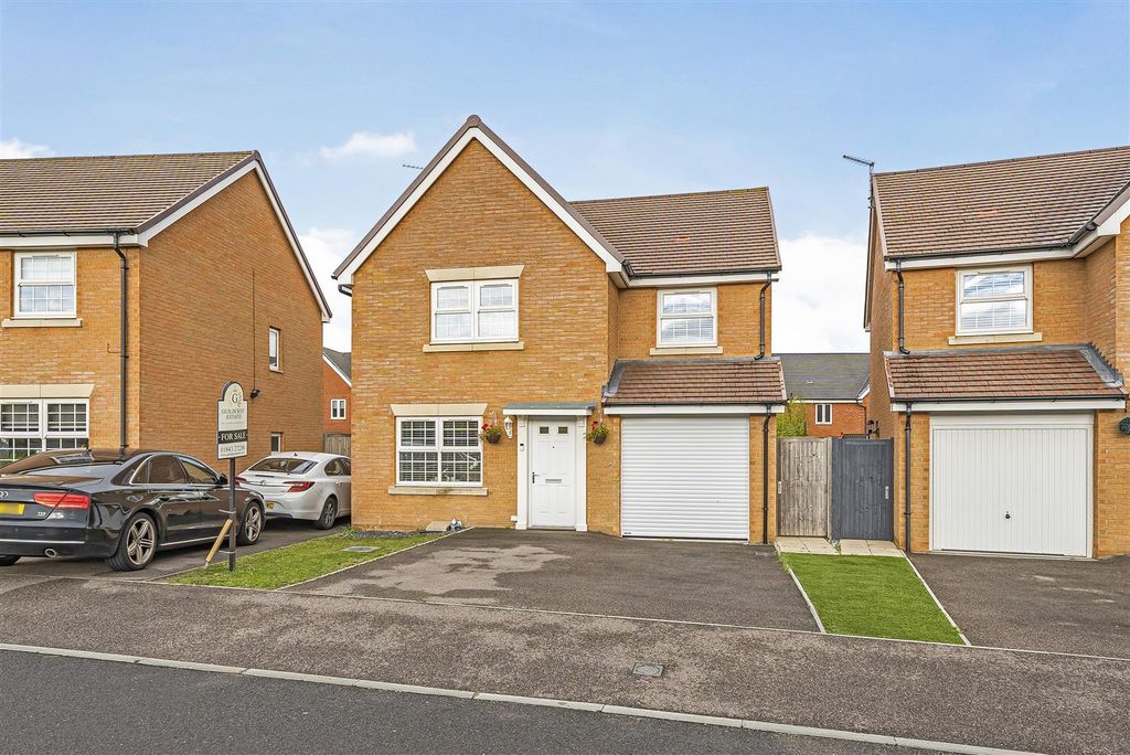 Property photo 1 of 27 Richborough Close Margate, 4 Bedroom Home For Sale