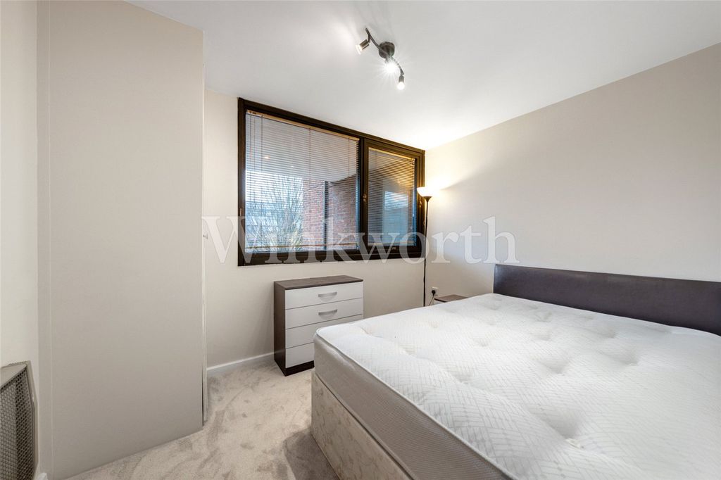 Property photo 3 of 8 Picture No. 12